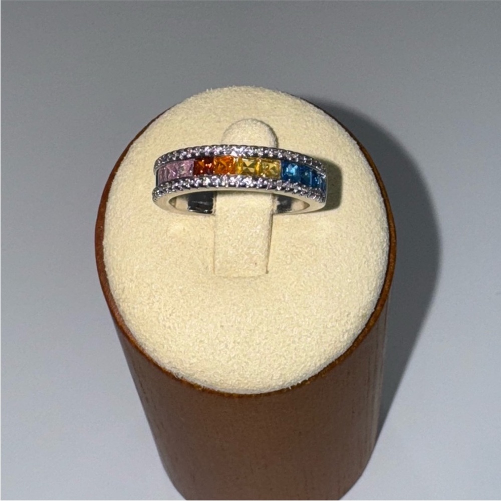 18k Princess Cut Gemstone Band - Picture 8 of 10